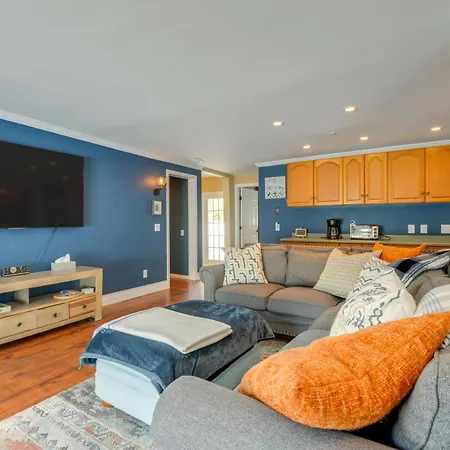 Ski, Golf And Hike Spacious Dover Retreat!